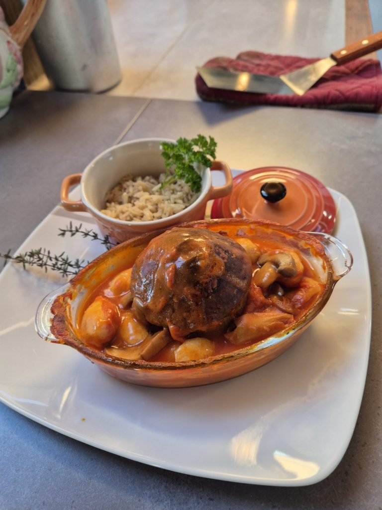 Plat de viande en sauce.