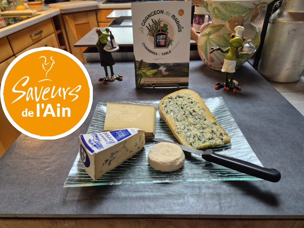 Plateau de fromages variés.