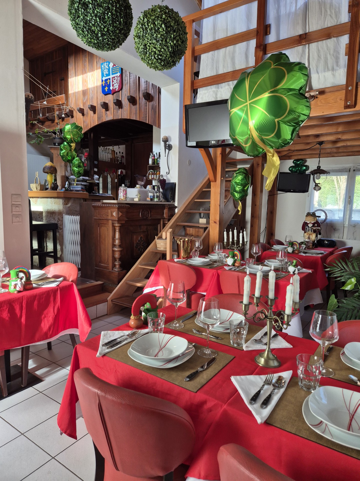 Bougie votive avec image d’un saint.